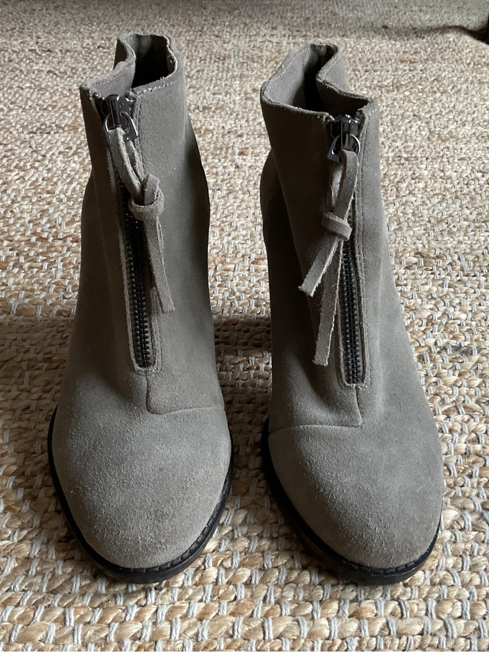 Neiman Marcus suede Avella 6.5. Taupe. Booties